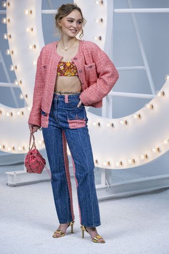 Lily-Rose Depp au défilé Chanel lors de la Fashion Week à Paris le 6 octobre 2020
