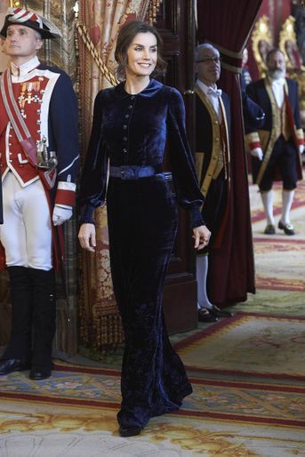 La reine Letizia d&#039;Espagne dans une robe de Felipe Varela à Madrid, le 5 février 2020