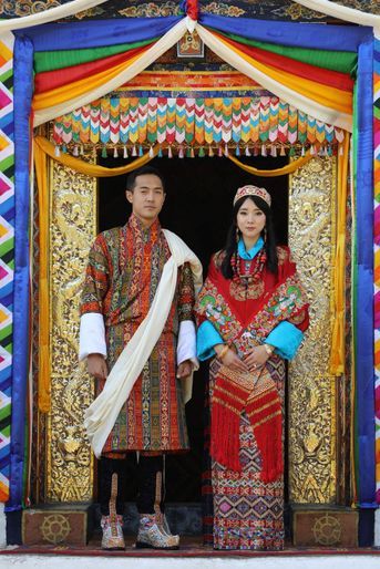 L&#039;une des deux photos officielles du mariage de la princesse Eeuphelma Choden Wangchuck et de Dasho Thinlay Norbu, le 29 octobre 2020 à Thimphu