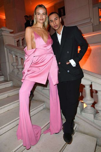 Natasha Poly and Olivier Rousteing au vernissage de l'exposition Harper's Bazaar au Musée des Arts décoratifs, à Paris, le 26 février 2020.