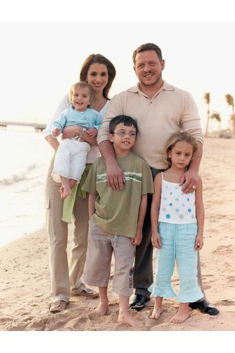 La princesse Salma de Jordanie avec ses parents, son frère et sa soeur aînés, le 1er juin 2003