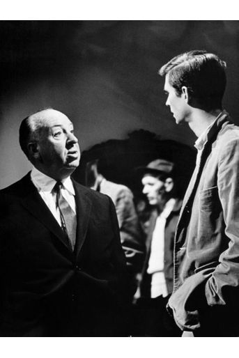 Alfred Hitchcock et Anthony Perkins sur le tournage de « Psychose », en 1960.