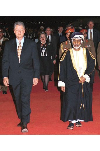 Le sultan Qaboos d&#039;Oman avec le président américain Bill Clinton à Mascate, le 25 mars 2000