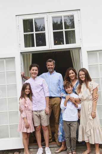 Le prince héritier Frederik de Danemark avec la princesse Mary et leurs enfants. Photo diffusée le 31 août 2020