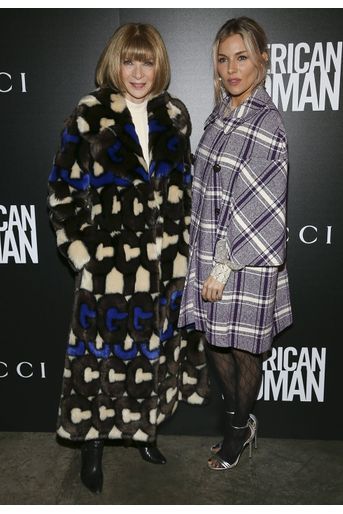 Anna Wintour et Sienna Miller lors de la première du film &quot;American Woman&quot; à New York jeudi 12 décembre 2019.