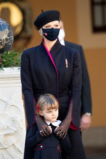 La princesse Charlène de Monaco avec sa fille la princesse Gabriella à Monaco, le 19 novembre 2020
