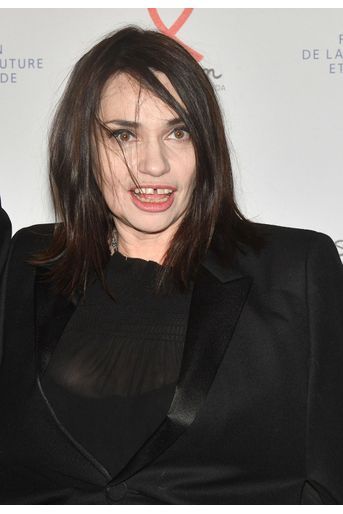 Béatrice Dalle lors du "Dîner de la mode du Sidaction" à Paris, le 23 janvier 2020. 
