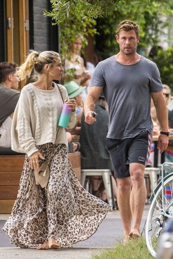 Elsa Pataky et Chris Hemsworth à la sortie d&#039;un restaurant de Byron Bay le 23 septembre 2020