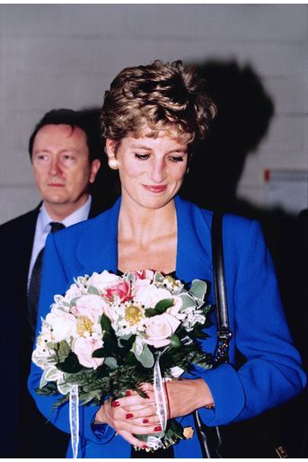 La princesse Diana lors d&#039;une visite dans une crèche accueillant les enfants de parents en difficulté, dans le XXe arrondissement de Paris, le 28 novembre 1994.