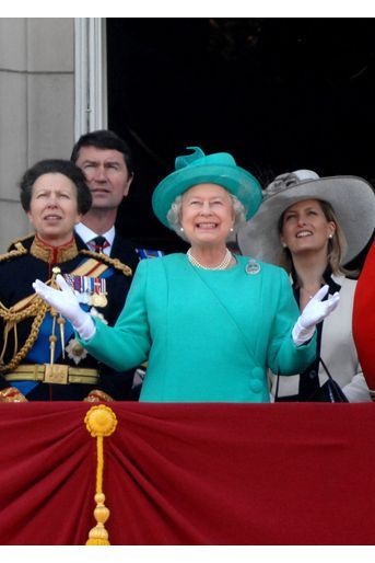 La reine Elizabeth II avec la famille royale au balcon de Buckingham Palace pour Trooping the Colour, le 14 juin 2008