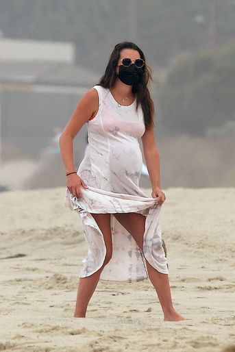 Lea Michele sur une plage de Santa Monica, à Los Angeles, le 4 août 2020