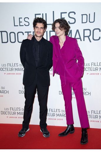 Louis Garrel et Timothée Chalamet lors de la première du film &quot;Les filles du Docteur March&quot; à Paris, le 12 décembre 2019. 