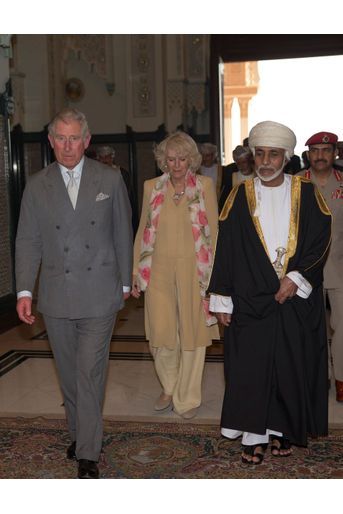 Le sultan Qaboos d&#039;Oman avec le prince Charles d&#039;Angleterre et sa femme la duchesse de Cornouailles Camilla à Mascate, le 17 mars 2013