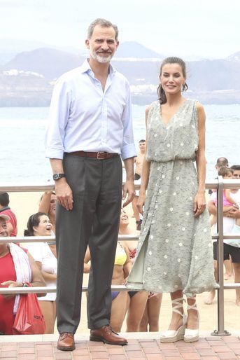 La reine Letizia d&#039;Espagne, dans une robe Zara, aux Canaries, le 23 juin 2020