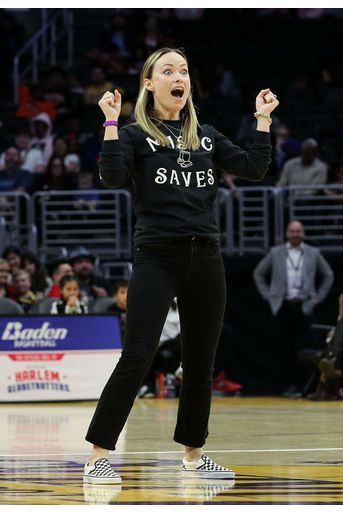 Olivia Wilde lors d'un match des Globetrotters de Harlem à Los Angeles le 16 février 2020