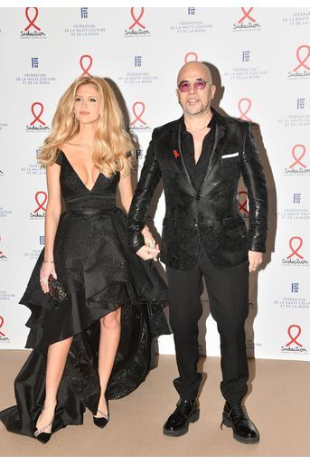 Pascal Obispo et sa femme Julie Hantson lors du "Dîner de la mode du Sidaction" à Paris, le 23 janvier 2020. 
