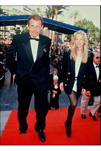 Patrick Poivre d&#039;Arvor et sa fille Solenn, sur les marches de Cannes, en mai 1992.