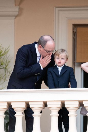 Le prince Albert II de Monaco avec son fils et héritier le prince Jacques à Monaco, le 23 juin 2020