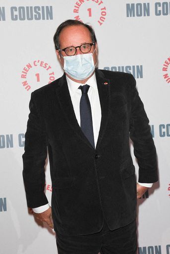 François Hollande à l&#039;avant-première du film «Mon Cousin» au Grand Rex à Paris le 28 septembre 2020