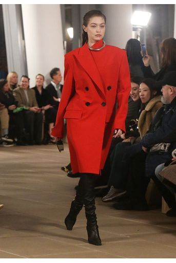 Gigi Hadid défile pour Proenza Schouler lors de la Fashion Week à New York, le 10 février 2020. 