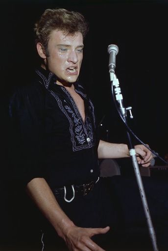 Johnny chante à Yvoy-le-Marron, en juillet 1963