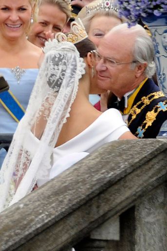 Le diadème de la princesse Victoria de Suède, vu de profil, le jour de son mariage le 19 juin 2010