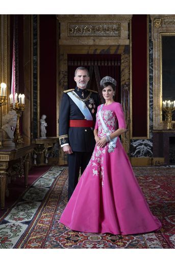 Nouveau portrait de la reine Letizia et du roi Felipe VI d&#039;Espagne en tenue de gala, dévoilé le 11 février 2020