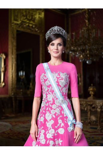 Nouveau portrait de la reine Letizia d&#039;Espagne en tenue de gala, dévoilé le 11 février 2020