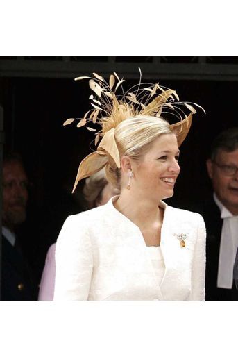 La princesse Maxima des Pays-Bas avec un chapeau orné de plumes, le 12 juin 2004