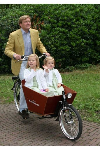 La princesse Alexia des Pays-Bas avec son père et sa grande soeur, le 11 juillet 2008