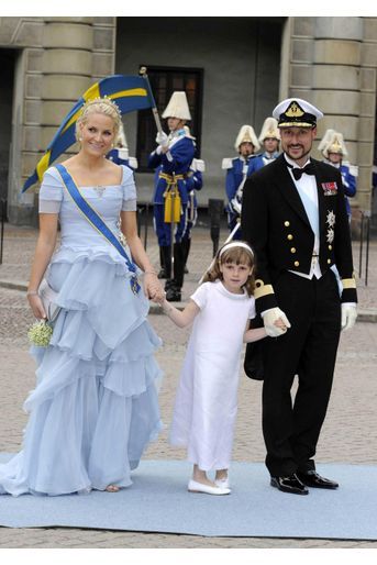 La princesse Ingrid Alexandra de Norvège avec ses parents la princesse Mette-Marit et le prince héritier Haakon à Stockholm, le 19 juin 2010