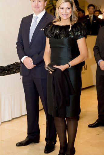 La reine Maxima des Pays-Bas dans une robe agrémentée de plumes le 4 novembre 2014