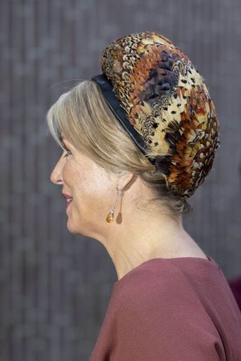 Le béret en plumes de faisans de la reine Maxima des Pays-Bas à Amsterdam, le 18 février 2020