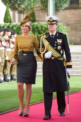 La princesse Maxima des Pays-Bas avec un chapeau orné de hautes plumes, le 20 octobre 2012