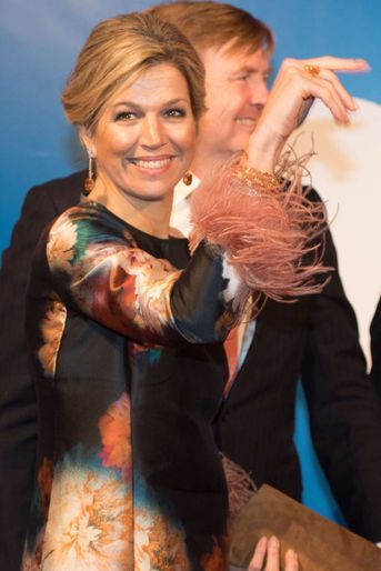 La reine Maxima des Pays-Bas dans une robe agrémentée de plumes le 29 janvier 2018