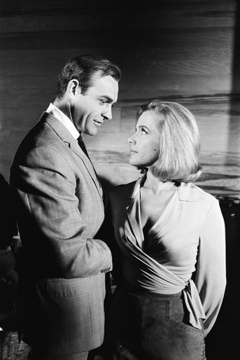 Sean Connery dans la peau de James Bond dans «Goldfinger», sorti en 1964 (ici avec l&#039;actrice Honor Blackman)