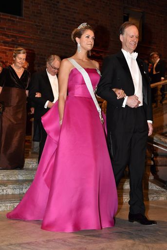 La princesse Madeleine de Suède dans une robe Angel Sanchez, à Stockholm le 10 décembre 2019