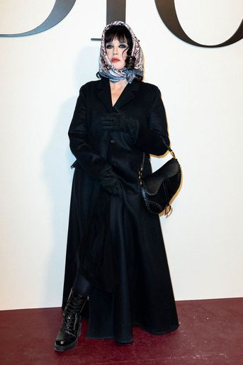 Isabelle Adjani au défilé Dior à Paris le 1er mars 2022