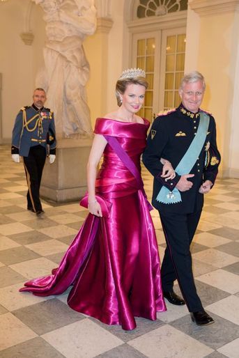 La reine Mathilde de Belgique avec le roi Philippe à Copenhague pour le banquet des 75 ans de la reine Margrethe II de Danemark, le 15 avril 2015