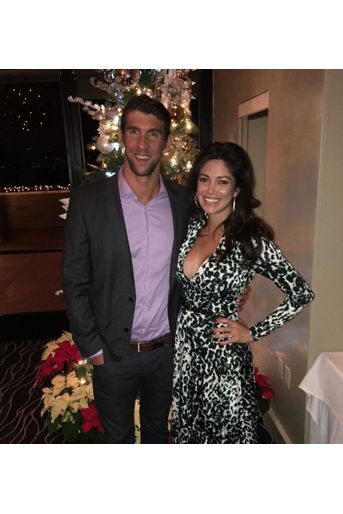Michael Phelps et sa fiancée, Nicole Johnson, vont bientôt devenir parents d’un petit garçon. Le bébé est prévu pour mai 2016.