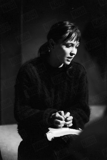 Anna Karina répète la pièce de théâtre "La Religieuse", mise en scène par Jacques Rivette au Studio des Champs-Elysées, en janvier 1963.