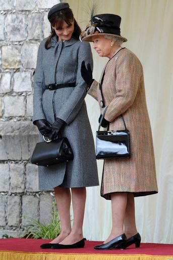 Carla Bruni et la reine Elizabeth II à Windsor, en mars 2008.