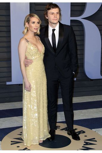 Emma Roberts et Evan Peters ont rompu leurs fiançailles alors qu'ils étaient ensemble depuis 2012. 