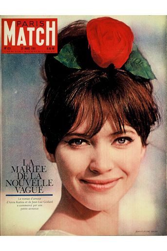 Anna Karina en couverture de Paris Match n°624 du 25 mars 1961. L'actrice s'est mariée, trois semaines auparavant en Suisse, avec Jean-Luc Godard qu'elle a rencontré suite à une petite annonce pour "Le Petit Soldat".