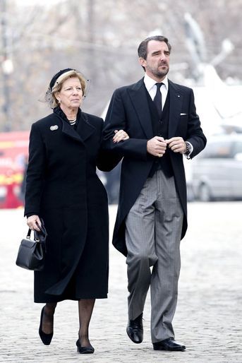 L&#039;ex-reine Anne-Marie de Grèce et son fils le prince Nikolaos aux obsèques de l&#039;ex-roi Michel de Roumanie à Bucarest, le 16 décembre 2017