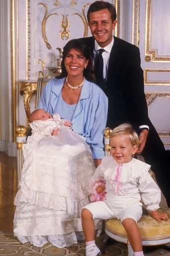 En 1986, avec son père Stefano, sa mère Caroline et son frère Andrea.