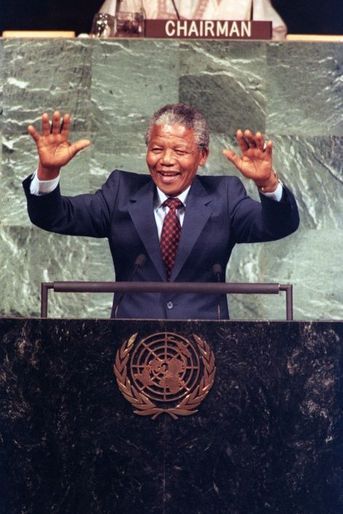 Le 22 juin 1990, quatre mois après sa libération, «Madiba» donne un discours devant l’ONU à New York. «L’existence même  du crime d’apartheid entachera à jamais  l’histoire de l’humanité.  Les générations futures demanderont certainement: par quelle aberration ce système a-t-il pu se mettre en place après l’adoption d’une déclaration universelle des droits de l’Homme? Il restera pour toujours cette accusation et ce défi lancés à tous les hommes et à toutes les femmes de conscience: pourquoi  a-t-il fallu tant de temps avant que nous disions tous  &quot;trop c&#039;est trop&quot;?»