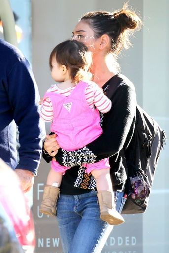 Mila Kunis et sa fille Wyatt à Los Angeles le 12 décembre 2015