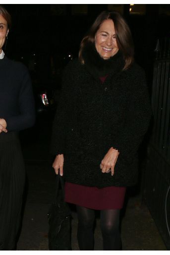 Carole Middleton arrive à St Luke's Church à Londres pour assister à un concert de Noël organisé par The Henry van Straubenzee Memorial Fund le 4 décembre 2019. 