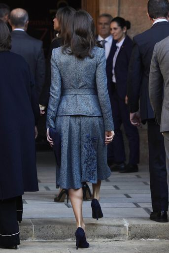 La reine Letizia d&#039;Espagne, de dos, à Grenade, le 5 décembre 2019